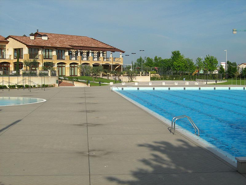 Restaurant und Olympiapool